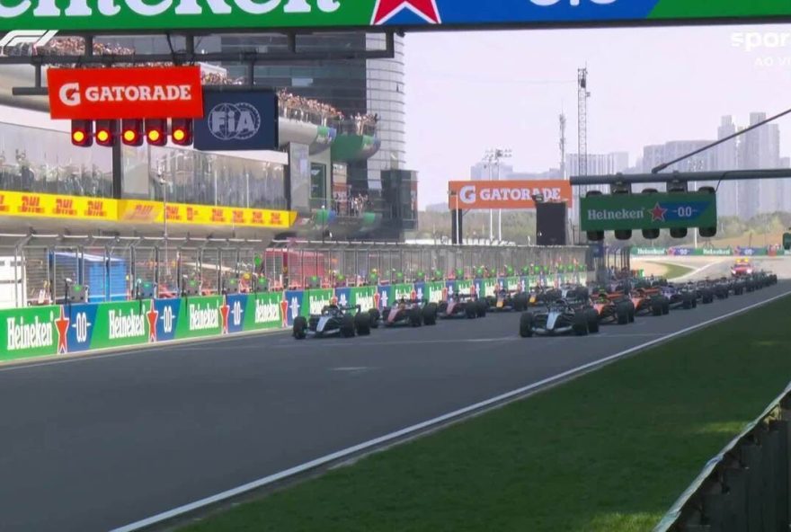 gp-da-china3A-russell-vence-corrida-sprint2C-com-bortoleto-em-13o gp-da-china3A-russell-vence-corrida-sprint2C-com-bortoleto-em-13o