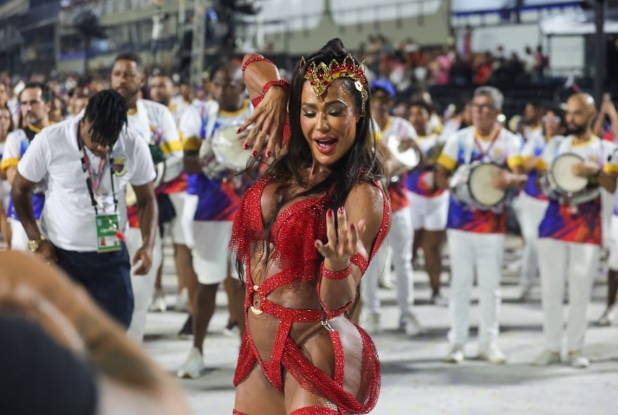 gracyanne-barbosa-brilha-no-ensaio-tecnico-da-uniao-da-ilha-na-sapucai gracyanne-barbosa-brilha-no-ensaio-tecnico-da-uniao-da-ilha-na-sapucai