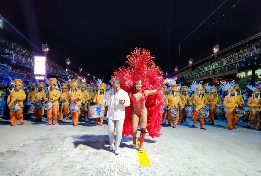 gracyanne2C-rainha-da-ilha2C-desfila-de-tenis-apos-cirurgia-no-joelho gracyanne2C-rainha-da-ilha2C-desfila-de-tenis-apos-cirurgia-no-joelho