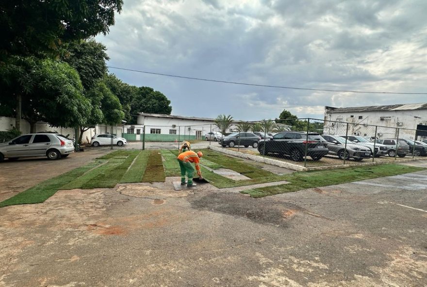 grama-sintetica-da-prefeitura-de-goiania-e-arrancada-por-chuva-forte3A-veja-detalhes-da-recuperacao-da-comurg