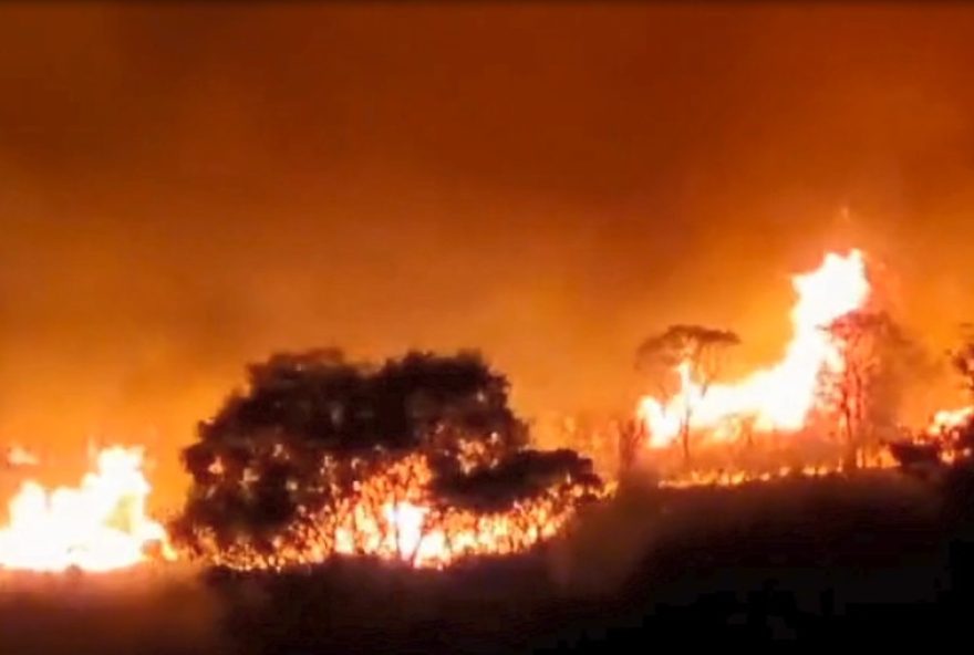 grande-incendio-atinge-lago-oeste2C-no-df2C-e-causa-desespero-em-moradores