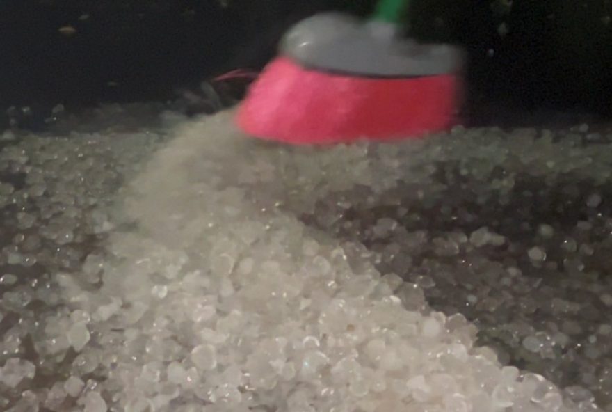 granizo-enche-ruas-de-cornelio-procopio-durante-temporal-no-parana