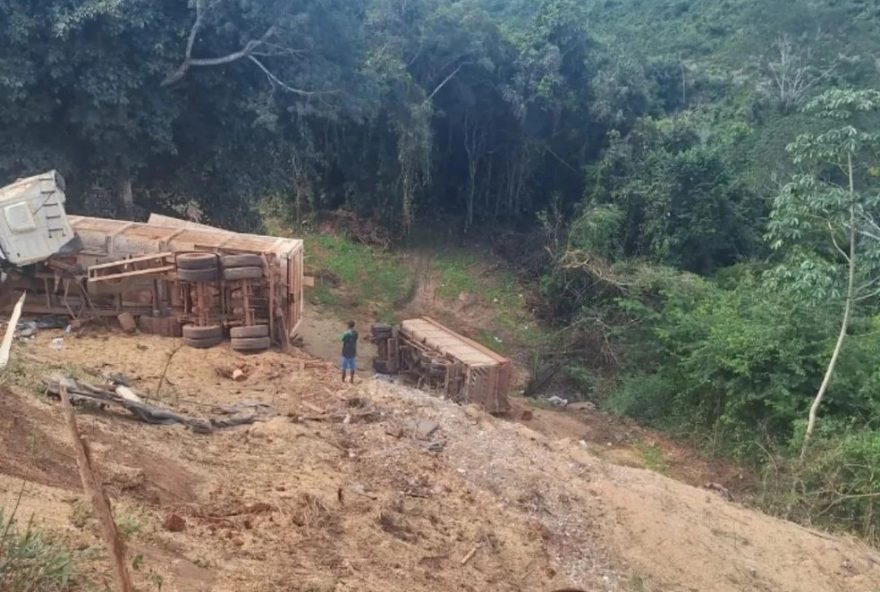 grave-acidente-com-carreta-na-ma-006-entre-buriticupu-e-arame3A-motorista-ferido.-medidas-de-seguranca-e-prevencao-sao-essenciais