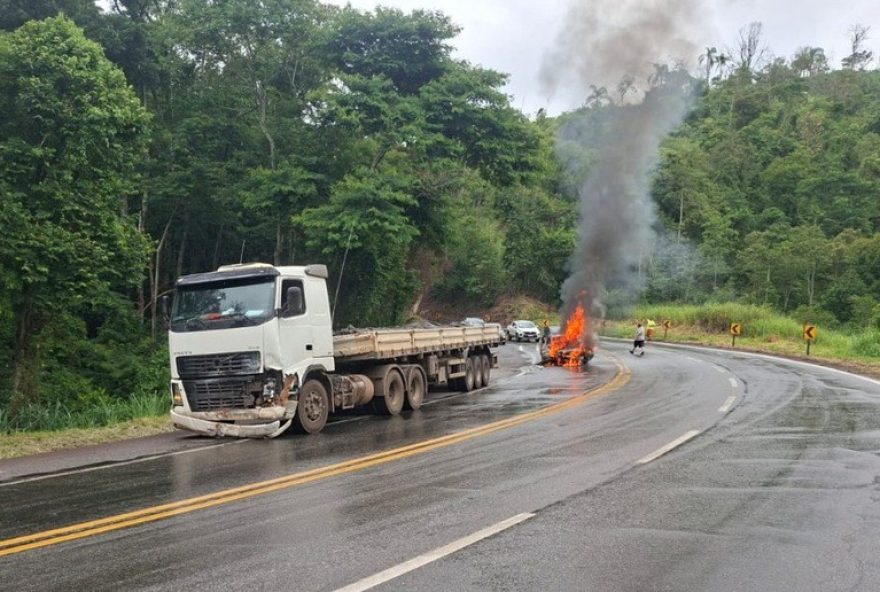 grave-acidente-com-mortes-interdita-br-381-em-joao-monlevade2C-sentido-bh