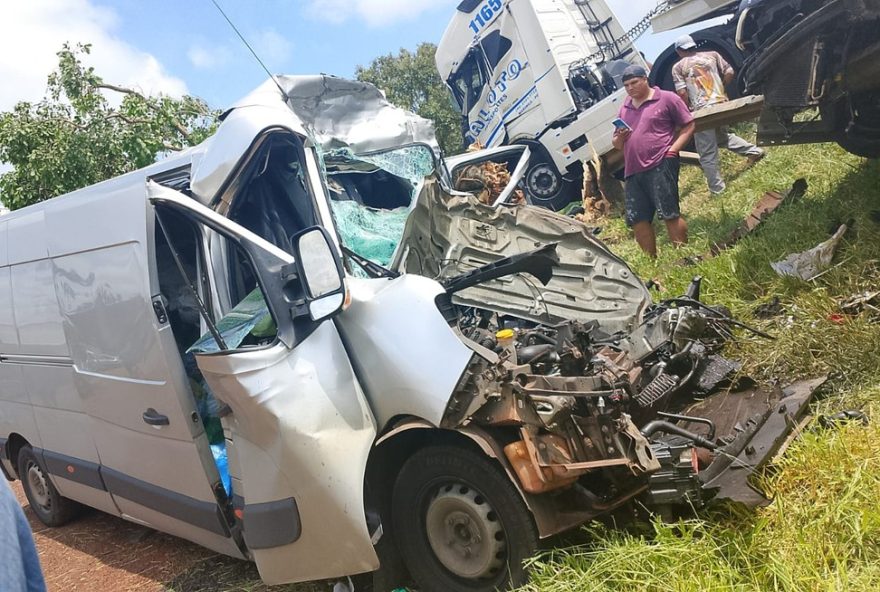 grave-acidente-na-br-2772C-no-parana2C-deixa-uma-vitima-fatal-e-tres-feridos3A-policia-investiga.-medidas-foram-tomadas-para-evitar-tragedias grave-acidente-na-br-2772C-no-parana2C-deixa-uma-vitima-fatal-e-tres-feridos3A-policia-investiga.-medidas-foram-tomadas-para-evitar-tragedias