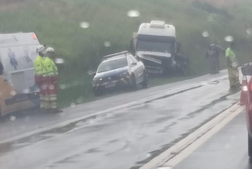 grave-acidente-na-br-393-em-vassouras3A-um-morto-e-tres-feridos-no-km-213