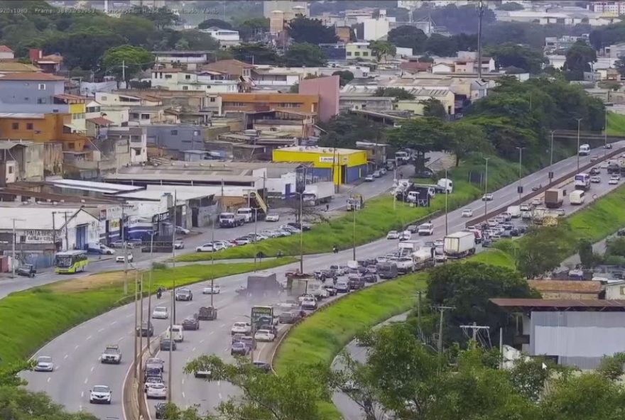 grave-acidente-no-anel-rodoviario-de-belo-horizonte-causa-engavetamento-e-feridos3A-onibus-desgovernado-atinge-veiculos.-medidas-preventivas-sao-destacadas-para-a-seguranca-viaria