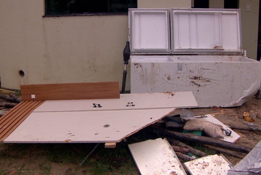 gravida-e-resgatada-apos-deslizamento-em-manaus3A-chuvas-causam-destruicao-em-bairros-das-zonas-leste-e-norte gravida-e-resgatada-apos-deslizamento-em-manaus3A-chuvas-causam-destruicao-em-bairros-das-zonas-leste-e-norte