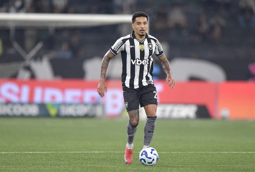 RJ - RIO DE JANEIRO - 16/07/2025 - BRASILEIRO A 2025, BOTAFOGO X VITORIA - Gregore jogador do Botafogo durante partida contra o Vitoria no estadio Engenhao pelo campeonato Brasileiro A 2025. Foto: Thiago Ribeiro/AGIF