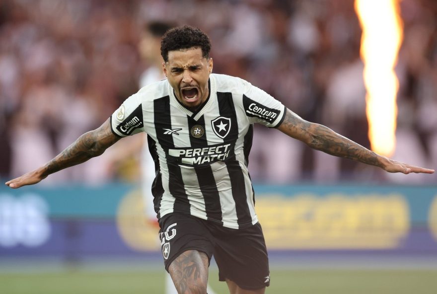 gregore2C-autor-do-gol-do-titulo-do-botafogo2C-celebra-melhor-temporada-da-carreira