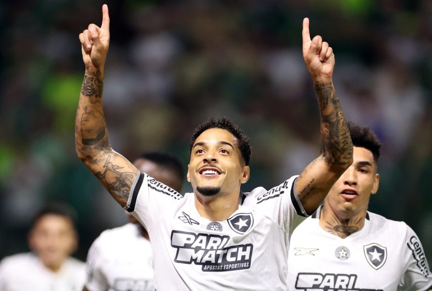 gregore2C-o-volante-com-o-rosto-do-avo2C-se-destaca-no-botafogo3A-a-historia-por-tras-da-tatuagem