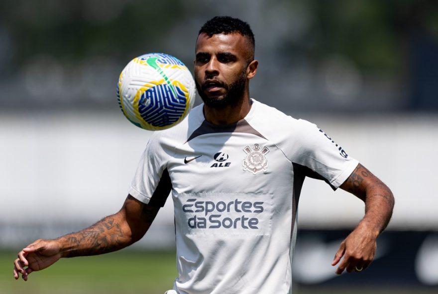gremio-negocia-com-alex-santana-do-corinthians3A-reforco-para-o-elenco-em-2025