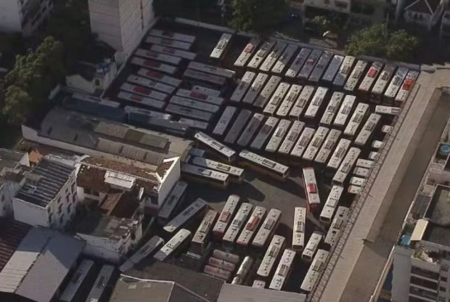 greve-de-funcionarios-das-viacoes-real-e-vila-isabel-paralisa-linhas-de-onibus-no-rio-de-janeiro-entenda-os-motivos-e-impactos