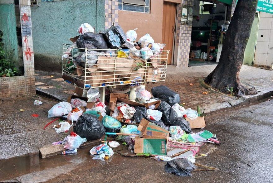 greve-de-garis-em-bh3A-paralisacao-gera-acumulo-de-lixo-e-transtornos-nas-ruas