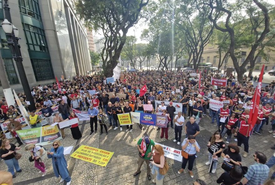 greve-dos-servidores-do-tj-sp3A-demanda-por-reposicao-salarial-de-252C2425