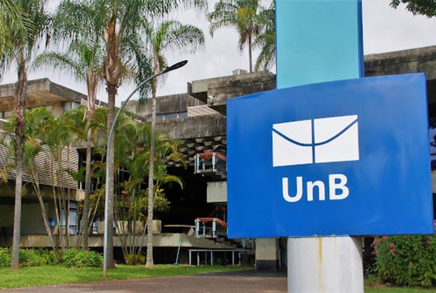 greve-na-unb3A-servidores-pedem-pagamento-da-parcela-da-urp.-biblioteca-fechada