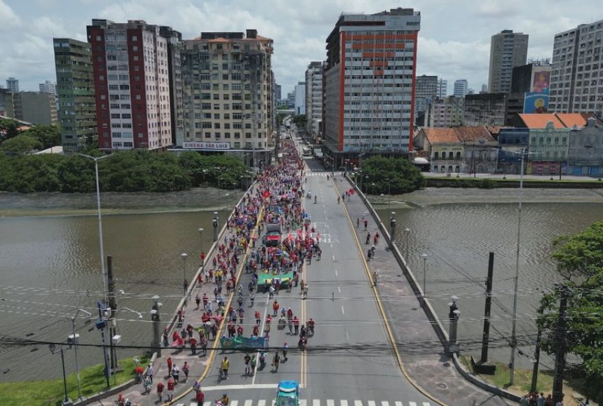 grito-dos-excluidos-no-recife3A-manifestantes-defendem-soberania-e-meio-ambiente2C-pedem-prisao-de-bolsonaro-e-lula