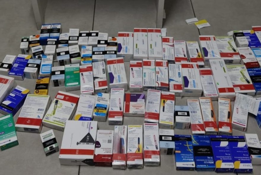 grupo-e-detido-com-r24-22-mil-e-medicamentos-roubados-em-itatiba3A-guarda-municipal-age-e-recupera-itens-e-arma-ilegal