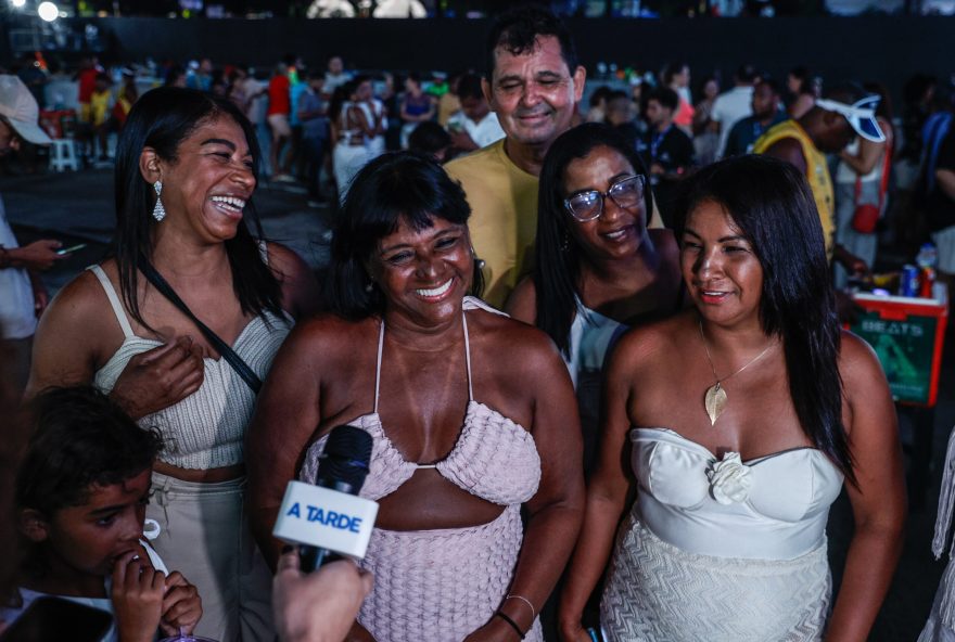 grupo-leva-ceia-completa-para-a-virada-salvador-e-celebra-2026-ao-som-de-ivete-sangalo-1 grupo-leva-ceia-completa-para-a-virada-salvador-e-celebra-2026-ao-som-de-ivete-sangalo-1