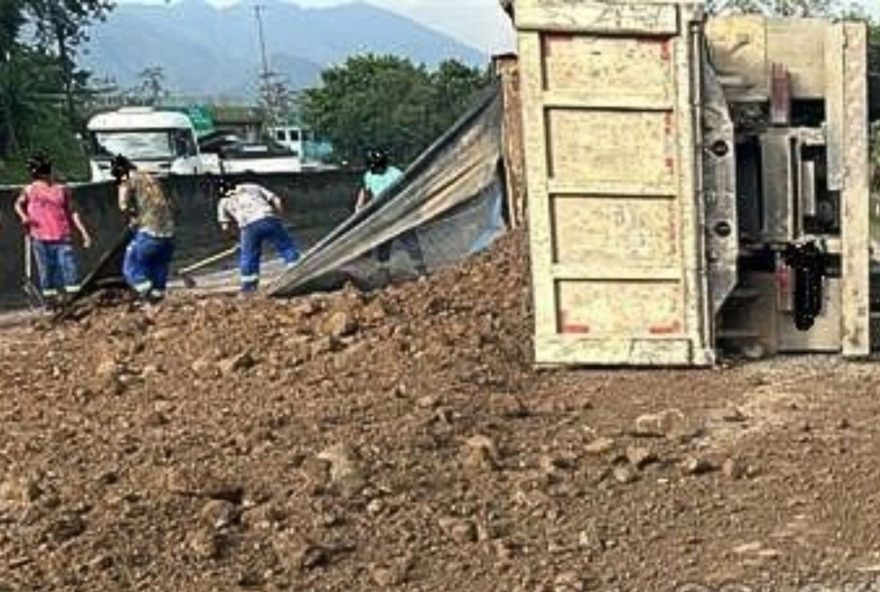 grupo-rouba-motorista-e-atira-em-policiais-em-rodovia-de-sp-em-cubatao