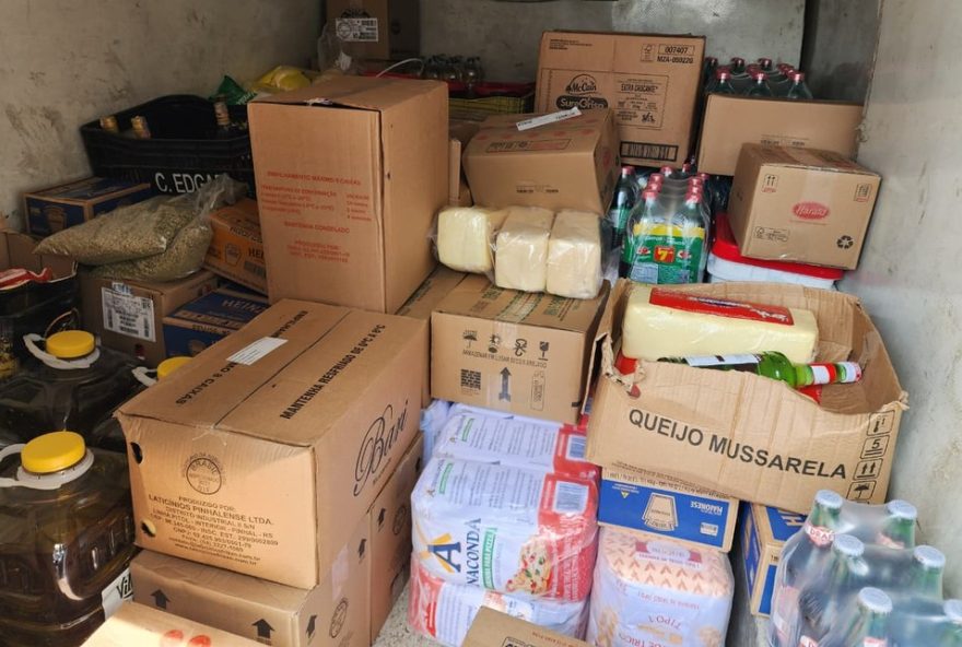 guarda-apreende-furgao-com-alimentos-e-bebidas-irregulares-em-limeira3A-risco-a-saude-e-adulteracao-detectados