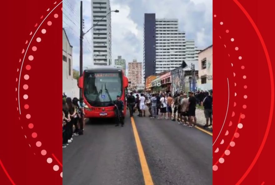 guarda-municipal-apreende-fogos-de-artificio-e-soco-ingles-com-torcedores-antes-de-classico-em-curitiba3A-saiba-mais