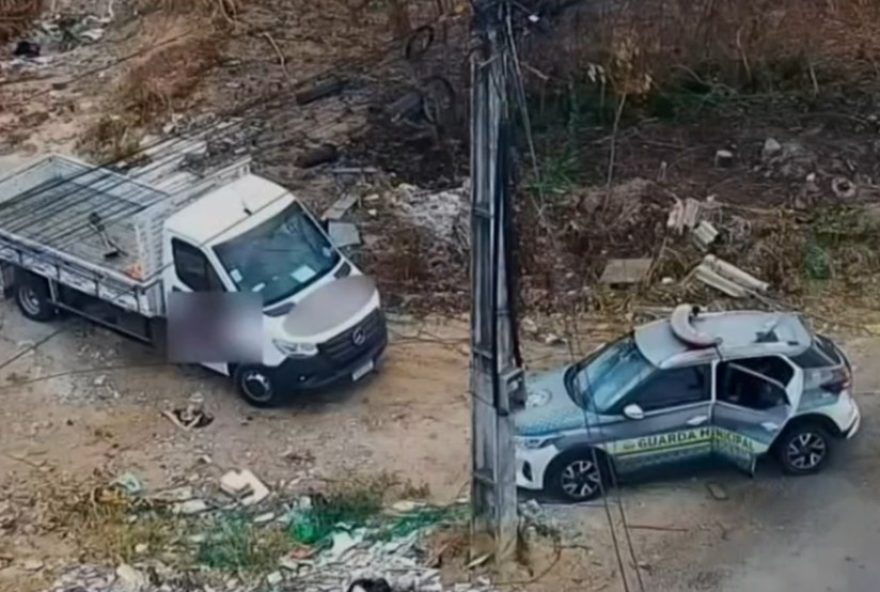 guarda-municipal-flagra-descarte-irregular-de-lixo-em-area-protegida-de-fortaleza3B-veiculo-apreendido-e-multa-aplicada