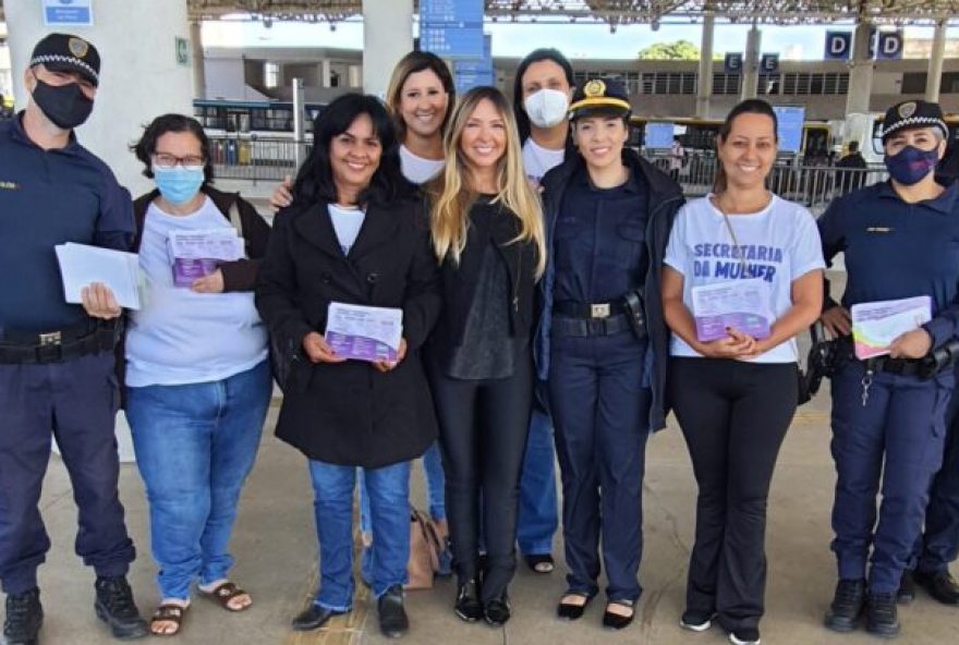 Prefeitura de Goiânia realiza blitz educativa em comemoração aos 17 anos da Lei Maria da Penha nesta segunda-feira, 07: mobilização envolve Secretaria Municipal de Políticas para as Mulheres (SMPM) e a Patrulha Mulher Mais Segura, da Guarda Civil Metropolitana (GCM) 
(Foto: Reprodução/ SMPM)