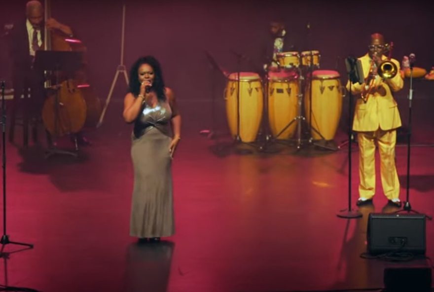 guia-de3A-o-que-fazer-no-rio-com-marina-lima2C-buena-vista-orchestra-e-feijoadas-na-mangueira-e-no-cacique