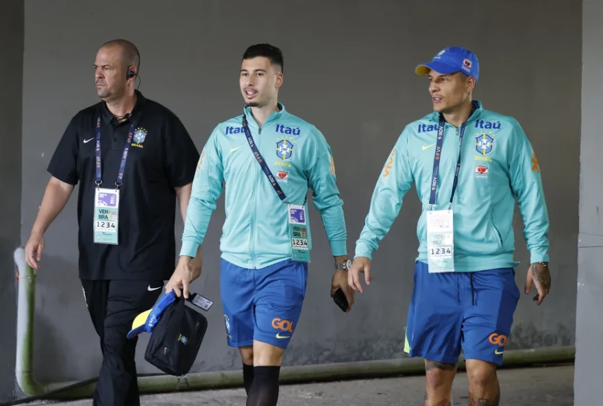 guilherme-arana-e-cortado-da-selecao-brasileira3B-dorival-convoca-mais-dois-para-enfrentar-o-uruguai