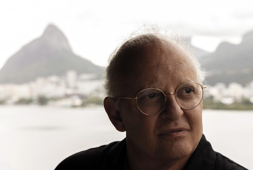 guilherme-arantes-recebe-medalha-ubc-em-sao-paulo guilherme-arantes-recebe-medalha-ubc-em-sao-paulo