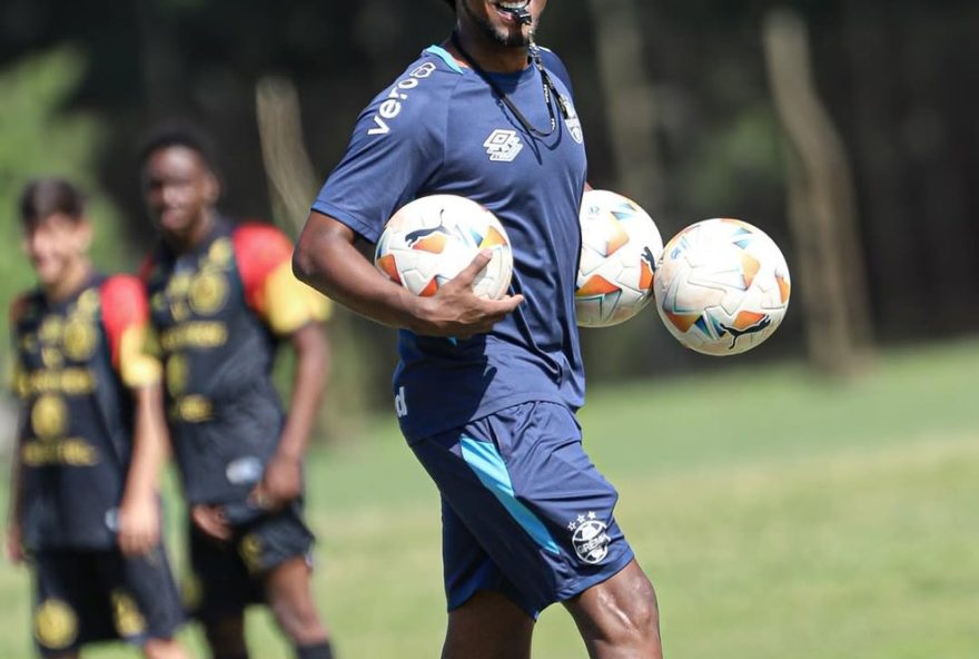 guilherme-biteco3A-ex-jogador-do-gremio-e-vasco-interrompe-carreira-para-trabalhar-nas-categorias-de-base-do-tricolor