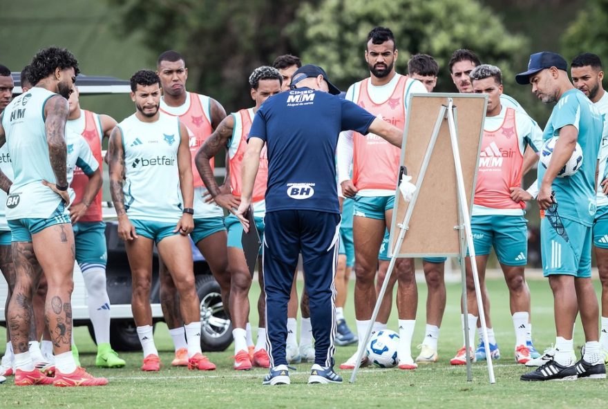 guilherme-macedo-exalta-comprometimento-do-cruzeiro-e-nao-descarta-reforcos3A-jogadores-22calaram-muita-gente22