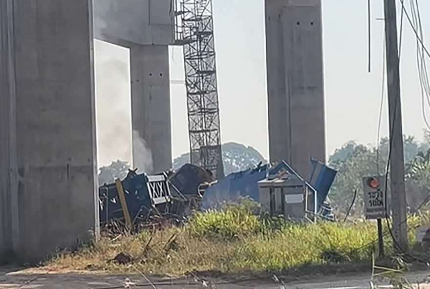 guindaste-cai-sobre-trem-na-tailandia-e-deixa-ao-menos-22-mortos guindaste-cai-sobre-trem-na-tailandia-e-deixa-ao-menos-22-mortos