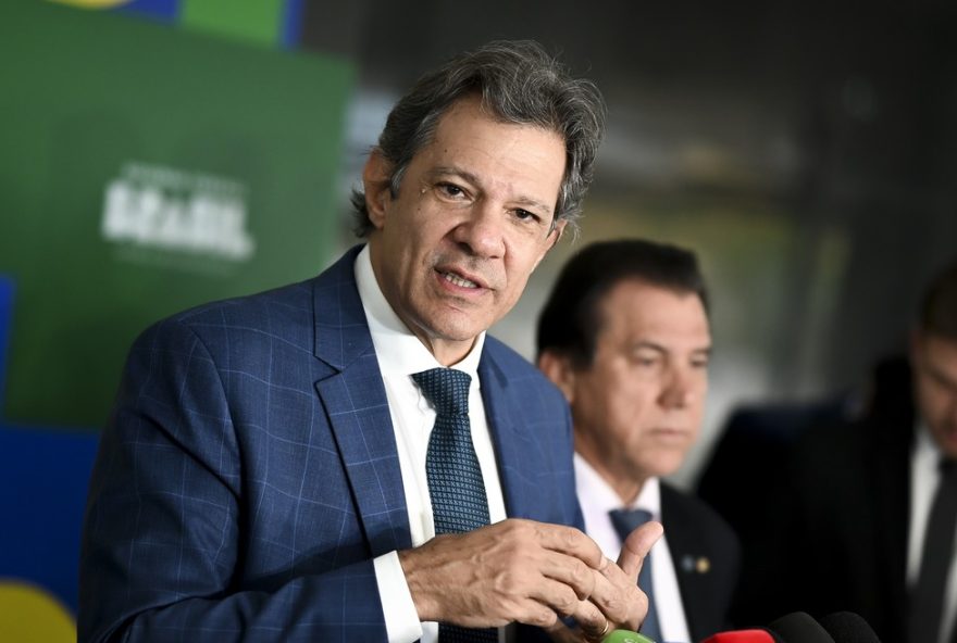 haddad-comenta-previsao-de-isencao-maior-do-ir-e-pe-de-meia-no-congresso3A-analise-e-expectativas-economicas