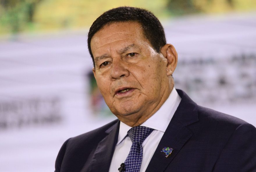 hamilton-mourao-contesta-declaracoes-de-cid-sobre-reuniao-golpista-como-22fantasia22