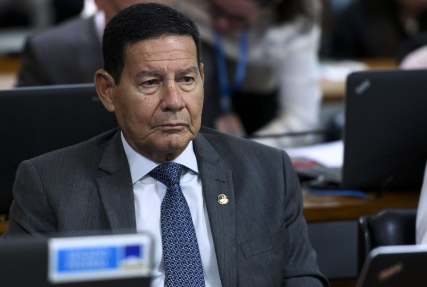 hamilton-mourao-depoe-no-stf3A-bolsonaro-abatido2C-mas-sem-mencionar-ruptura-democratica