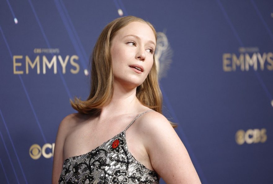 hannah-einbinder2C-atriz-vencedora-do-emmy2C-faz-polemica-no-discurso