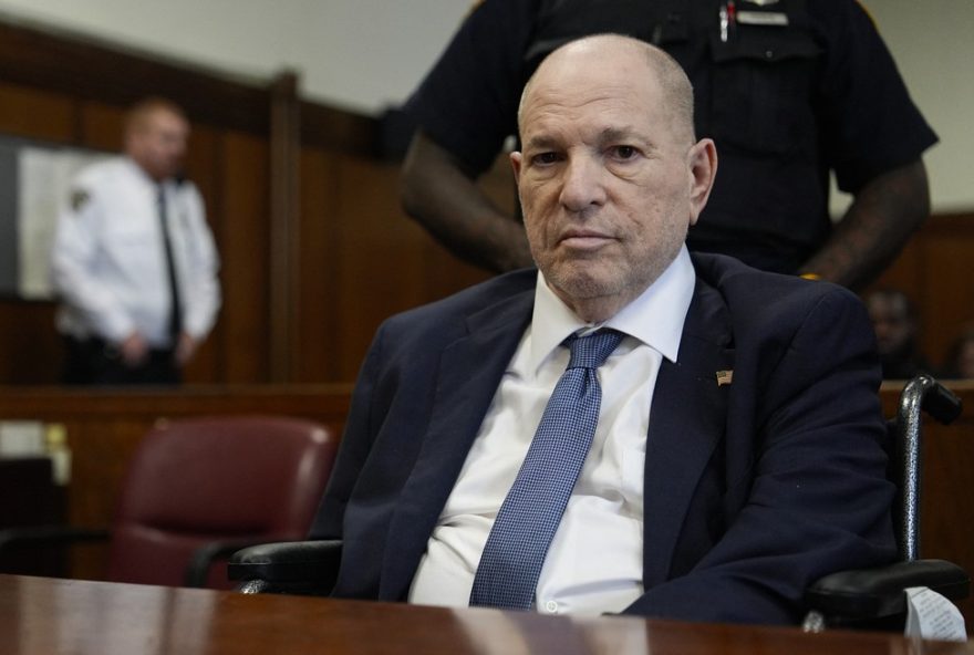 harvey-weinstein-enfrentara-novo-julgamento-por-estupro-em-2024 harvey-weinstein-enfrentara-novo-julgamento-por-estupro-em-2024
