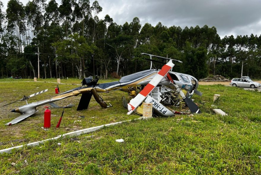 helicoptero-cai-em-sc-com-4-turistas-e-um-piloto-em-voo-panoramico