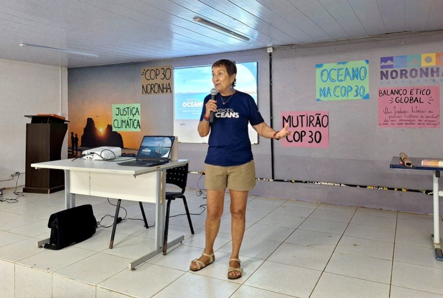 heloisa-schurmann-debate-desafios-ambientais-com-estudantes-de-noronha-em-encontro-promovido-pelo-projeto-golfinho-rotador heloisa-schurmann-debate-desafios-ambientais-com-estudantes-de-noronha-em-encontro-promovido-pelo-projeto-golfinho-rotador
