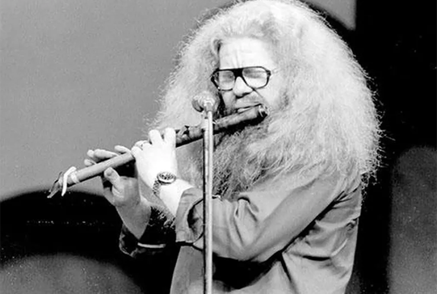 hermeto-pascoal3A-veja-fotos-da-trajetoria-do-multi-instrumentista