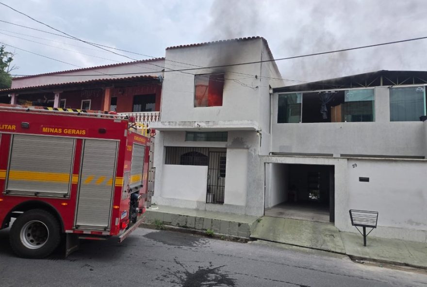 homem-agride-esposa2C-incendeia-casa-e-foge-em-belo-horizonte