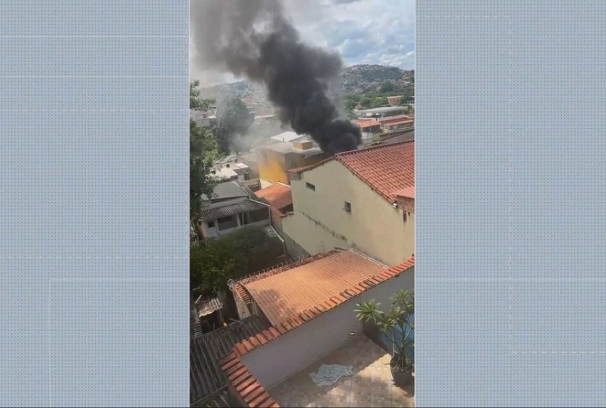 homem-agride-ex-e-incendeia-casa-em-belo-horizonte3A-suspeito-foge-e-aumenta-risco-de-explosao homem-agride-ex-e-incendeia-casa-em-belo-horizonte3A-suspeito-foge-e-aumenta-risco-de-explosao