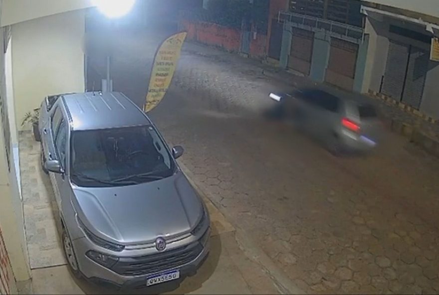 homem-arrasta-ex-namorada-por-400-metros-com-carro-em-mg3B-video0A homem-arrasta-ex-namorada-por-400-metros-com-carro-em-mg3B-video0A