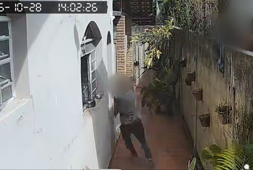 homem-baleado-apos-discussao-sobre-lixo-em-pedro-leopoldo3A-video-registrado homem-baleado-apos-discussao-sobre-lixo-em-pedro-leopoldo3A-video-registrado