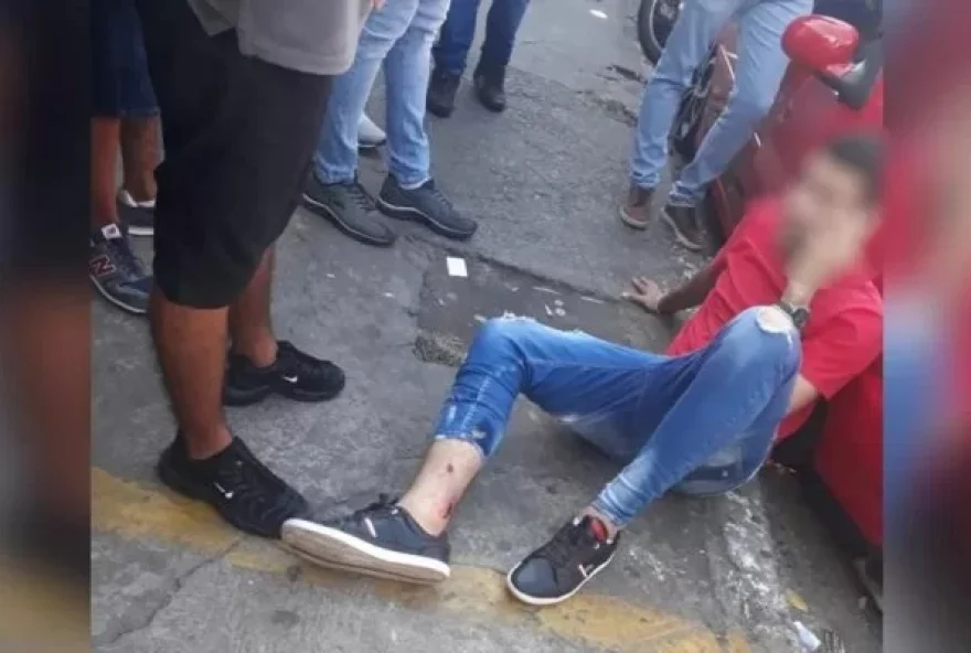 Homem baleado na 44 (Reprodução/Video)