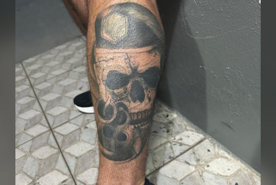 homem-com-tatuagem-de-caveira-finge-ser-pm-do-bope-para-conquistar-mulher-em-sc3A-detido-pela-policia-civil