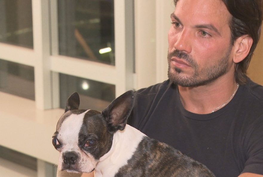 homem-com-transtorno-de-ansiedade-e-impedido-de-viajar-com-cao-de-suporte-emocional-pela-gol