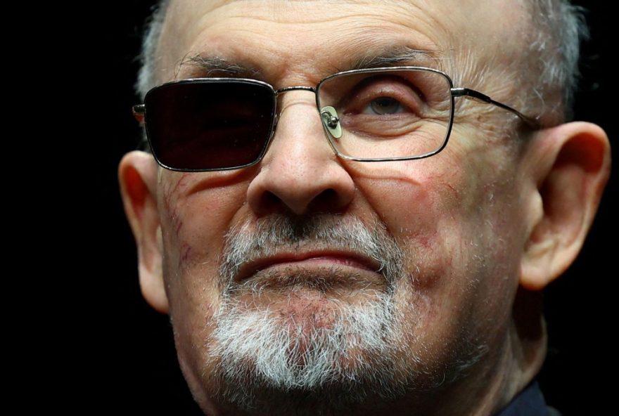 homem-condenado-a-25-anos-de-prisao-por-esfaquear-salman-rushdie